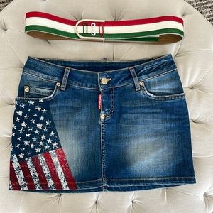 Dsquared2 mini jean stretch skirt. Size 27 comes with vegan belt. Made in Italy